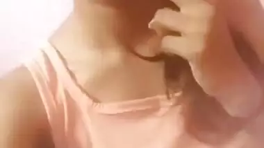 Dollface from India uncovers her thin XXX body and sucks fingers