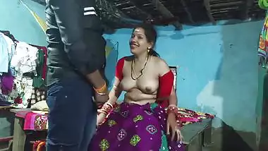 Village bhabhi Renuka sex affair Bengali homemade clip