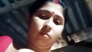 Boudi Bibastra MMS Showing Big boobs and Pussy