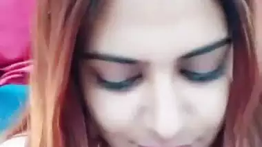 Big tits Indian cam girl paid topless chat recorded