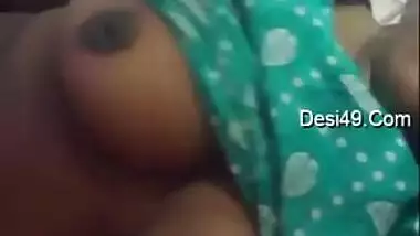 Hot XXX view of round nude breasts of amateur Desi webcam hottie