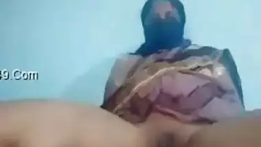 Super-hot Indian sweetie with big XXX ass gets on all fours and shakes it