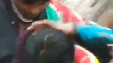 Hot desi girl caught sucking bf cock in park