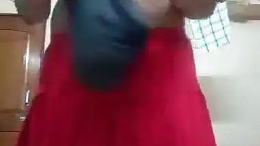 Tamil ponnu dressing after nude body showing MMS