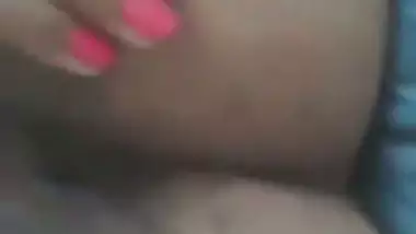 Indian nude girl shows her hairy wet pussy