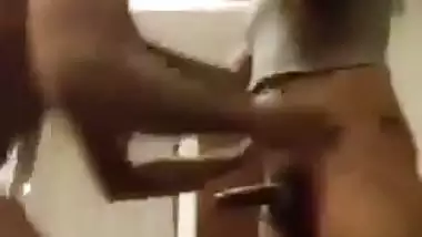 Indian shemale gets a desi blowjob from a macho guy