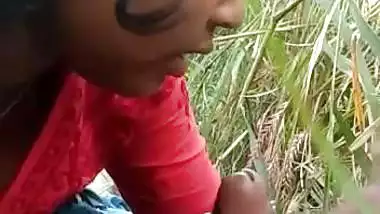 Village girl enjoys outdoor bangla sex by sucking a dick