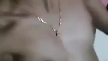 Desi Girl girl showing her cute boobs