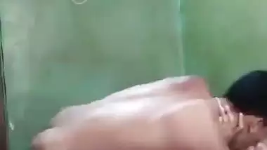 Guy fills stepsister’s pussy with cum in Bangla sex video