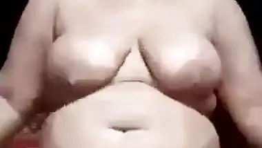 Big ass desi nude milf enjoys exposing her body