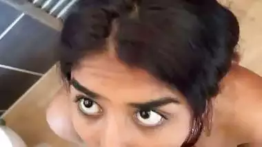 Sexy Chennai girl’s hot Tamil sex video from the bathroom