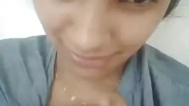 Desi hot girl ka nipple