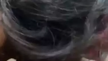 Naked girl shows her pussy in the Indian sex video – Part 1