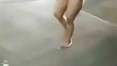 Indian nude MMS of a Kolkata slut walking naked on streets