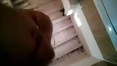 Shameless desi girl spreading ass in bath