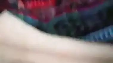 Chut ki video – Desi hottie showing yoni