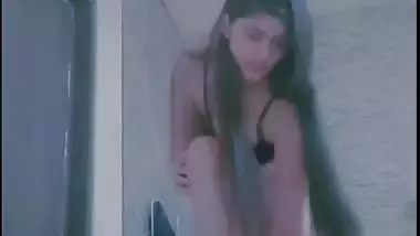 Nude Indian girl strips to show her sexy body