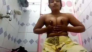 Desi bathroom striptease video