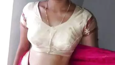 Desi milf exposing nude