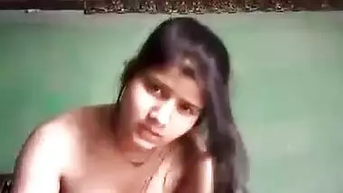 Getting tired of being alone Desi whore masturbates in XXX stream
