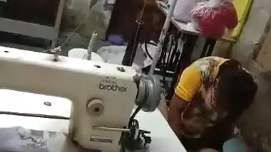 Indian girl sex with her co-worker inside workshop