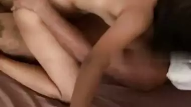 Desi slut threesome sex with clients in OYO room