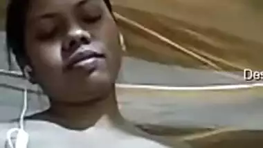 Desi girl puts on earphones to hear guy's porn requests better