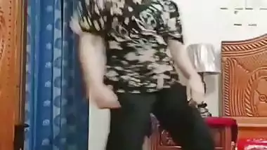 Chamet girl dancing and showing boobs on video call